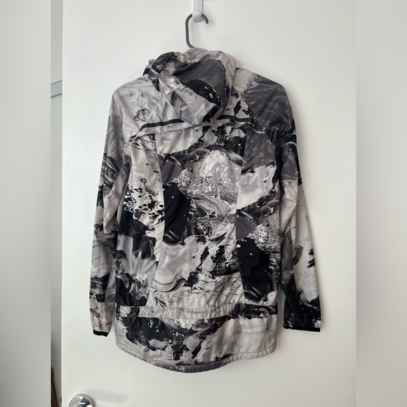 Lululemon light running jacket XS - Picture 3 of 10